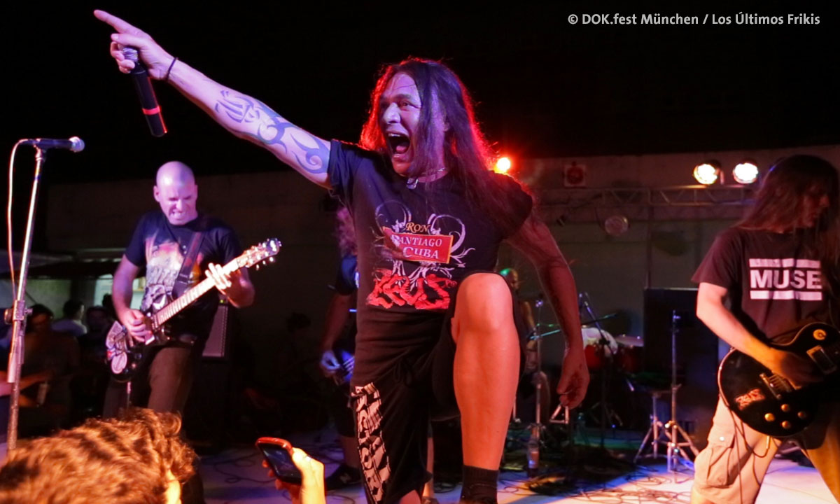 Bild: Kubanische Metalband Zeus beim Konzert (© DOK.fest München / Los Últimos Frikis)