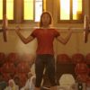 Filmstill Lift Like A Girl - abgebildet ist ein Mädchen beim Gewichtheben