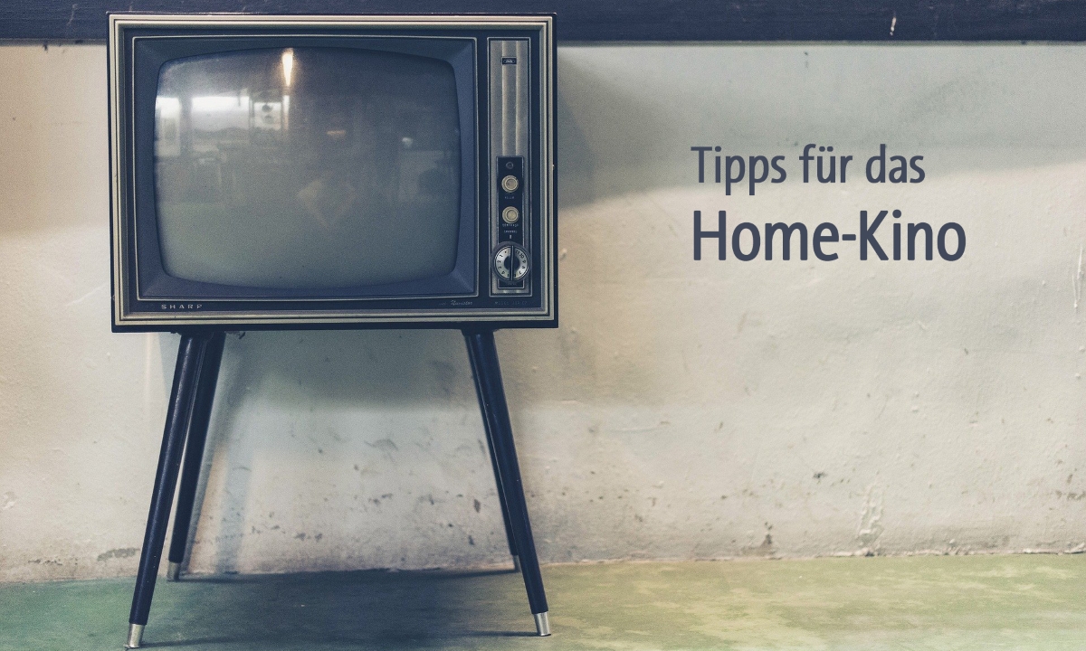 Retro Fernseher. Schriftzug "Tipps für das Homekino"