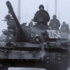Filmstill aus „Der nackte König – 18 Fragmente über Revolution“, zu sehen ist ein Panzer (Foto: W-Film/Mira Film)