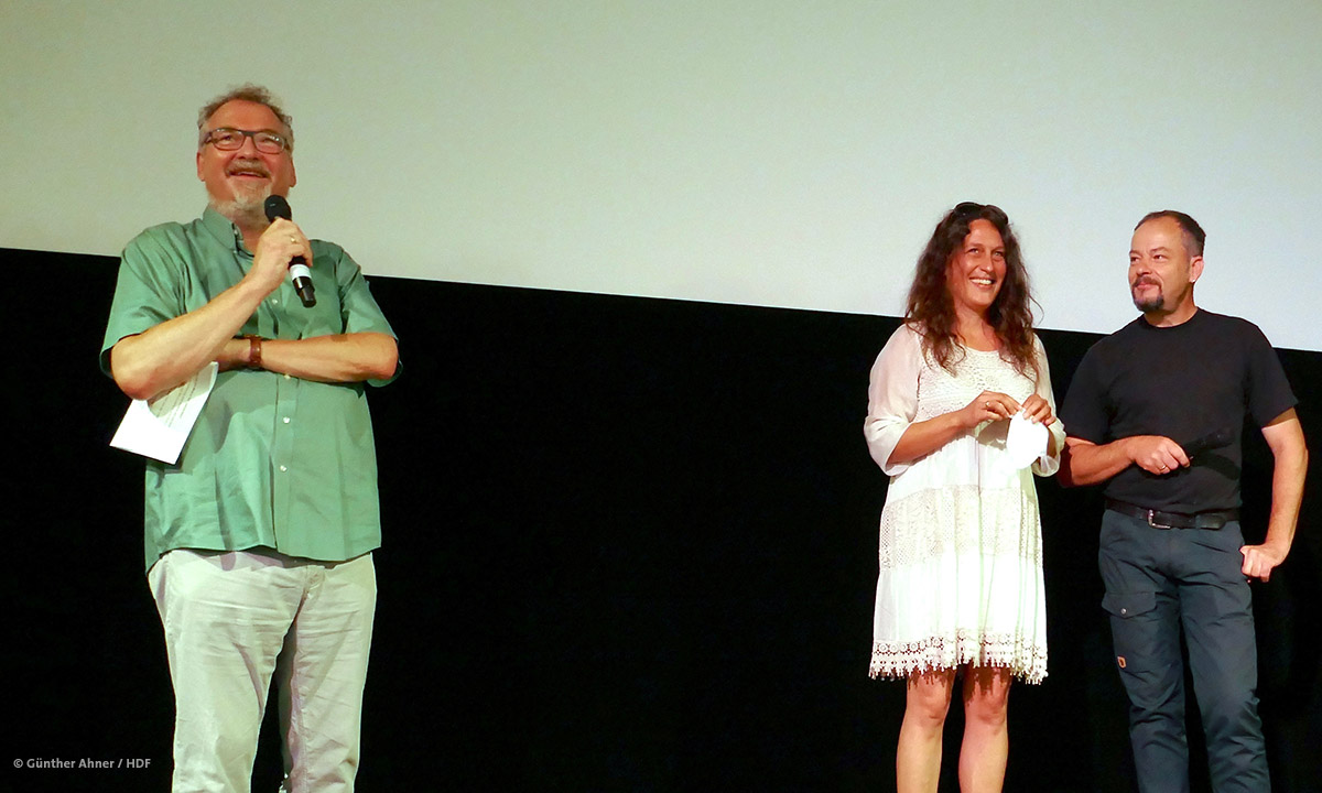 Kay Hoffmann vom Haus des Dokumentarfilms mit Melanie Haft bei der Juli DOK Premiere in Ludwigsburg