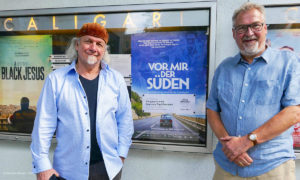 Pepe Danquart und Kay Hoffmann vor dem Caligari in Ludwigsburg